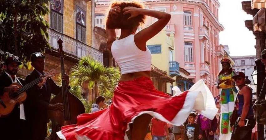 Tour Cuba grandtour -Carnival Santiago De Cuba-