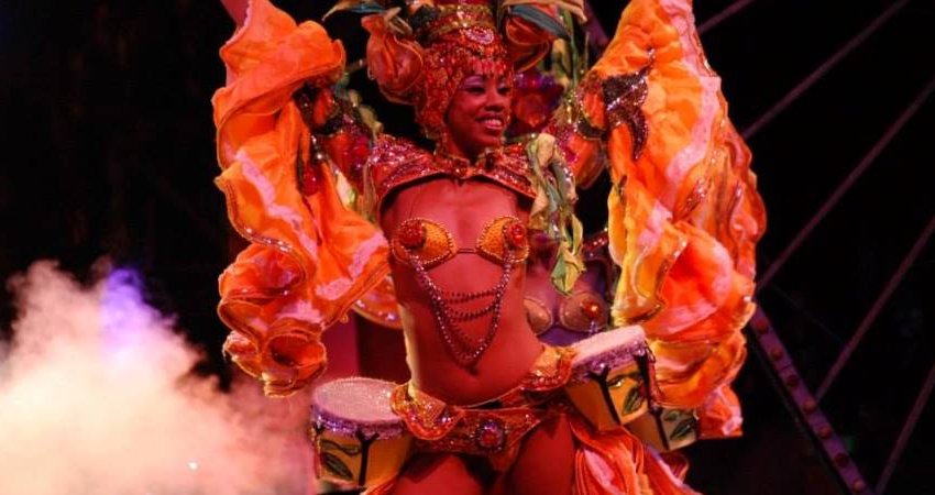 Tour Cuba grandtour -Carnival Santiago De Cuba-